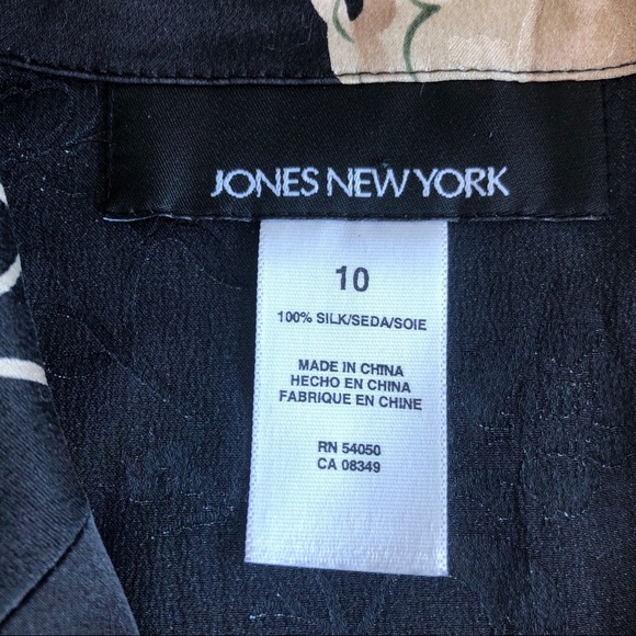 Jones New York 100% silk black floral top collared short sleeve size 10 - Picture 3 of 6